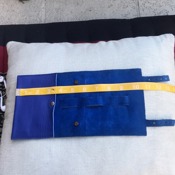 ‘This Is Ground’ Leather Multi Cord Organiser - Picture 8 of 14